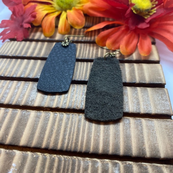 Real leather earrings - Picture 3 of 4